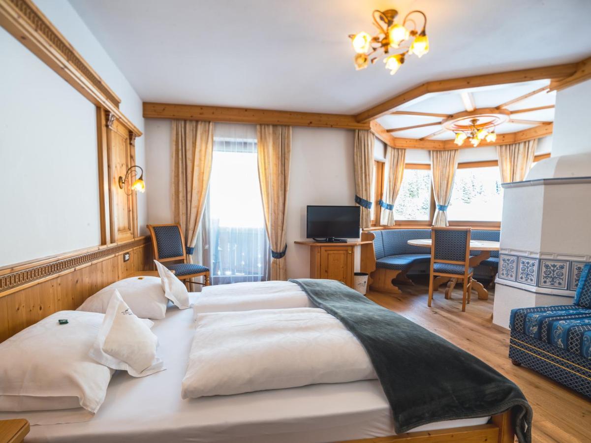 Garni Hotel Rosengarten B&B Σέλβα ντι Βαλ Γκαρντένα Εξωτερικό φωτογραφία